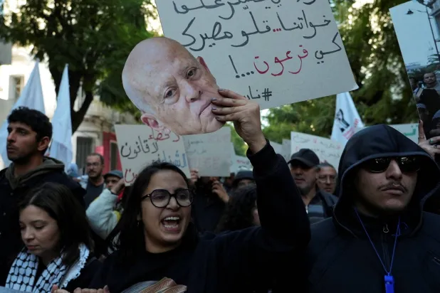 القضاء التونسي يحكم بسجن صحافية 4 سنوات غيابياً