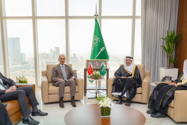 السعودية وتركيا تحصّنان سلاسل الإمداد بممر بري يطوّق حصار المضائق