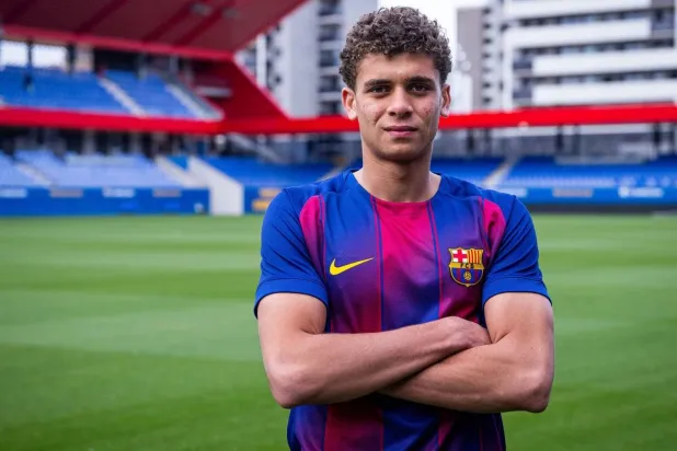 برشلونة يطلب تفعيل بند شراء المصري حمزة عبد الكريم