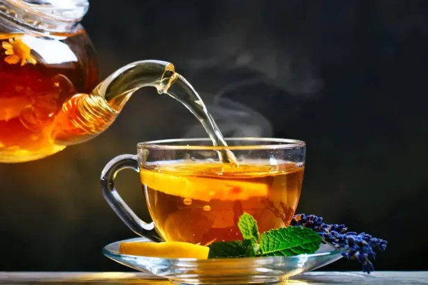 ماذا يحدث لجسمك عندما تضيف العسل إلى الشاي؟