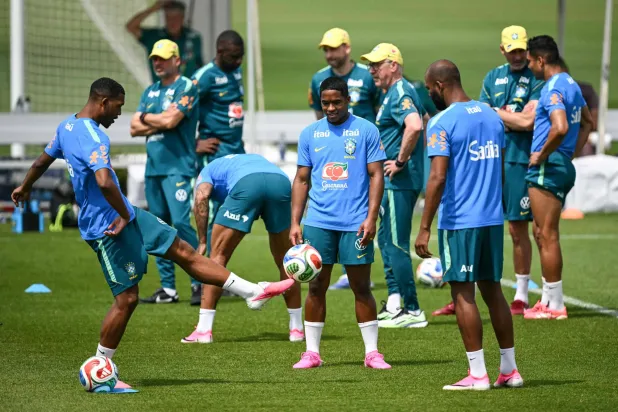 البرازيل المبتلاة بالإصابات تواجه المغرب في مباراة افتتاحية قوية بـ«كأس العالم»
