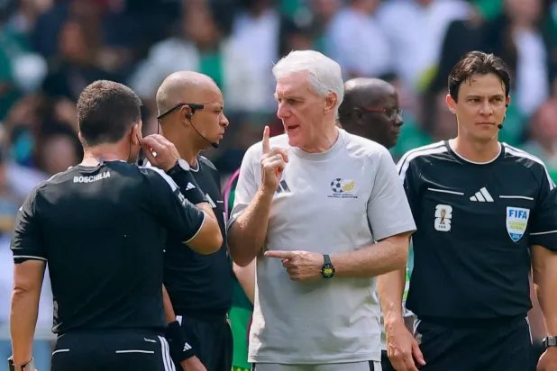 مدرب جنوب أفريقيا: الطردان مؤثران … لكننا قادرون على التعويض
