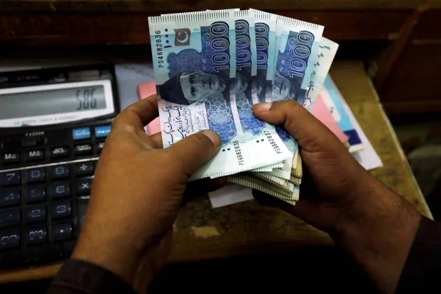 بين شروط صندوق النقد والاستقرار الداخلي… باكستان تقرّ موازنة بـ67.5 مليار دولار