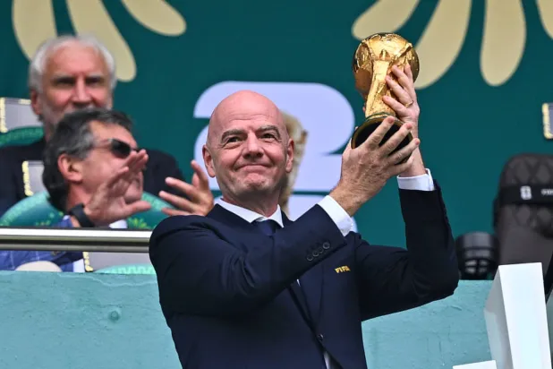 إنفانتينو مازحاً: حتى لو تم توسيع كأس العالم… إيطاليا لن تتأهل!