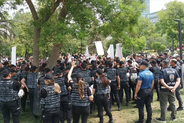 تركيا: إصابة واعتقال عشرات المعلمين في صدام مع الشرطة