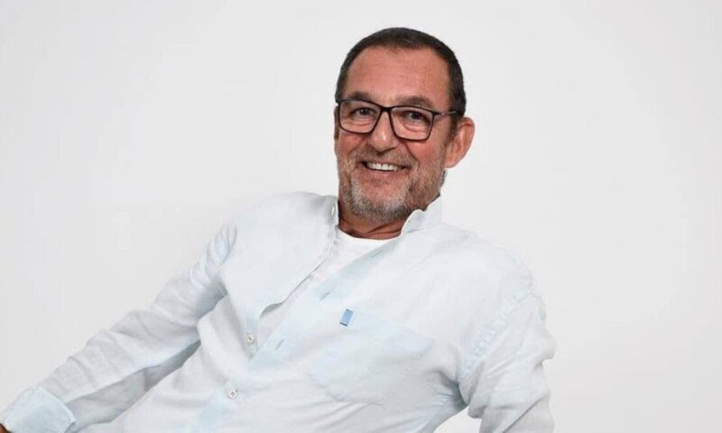 باللون الأبيض.. حضور جنازة محمد مرزبان ينفذون وصيته