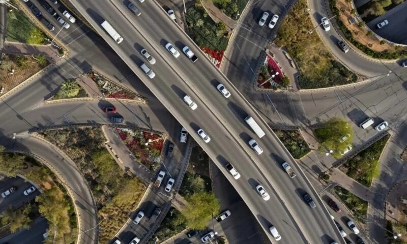 الرياض تطلق حزمة جديدة لتطوير الطرق بـ9.8 مليار ريال