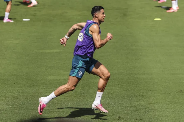 «مونديال 2026»: رونالدو يثير انقساماً حول أهميته لمنتخب البرتغال
