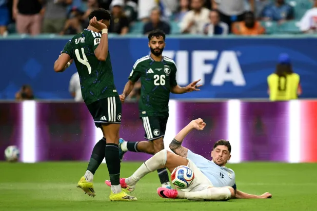 فالفيردي «رجل مباراة السعودية وأوروغواي» رغم تصديات العويس