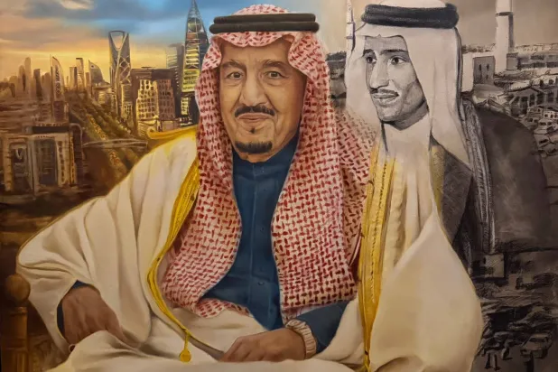 بريشة سعودية… «الملك سلمان» بين الإنسان والإنجاز في جائزة ضياء عزيز