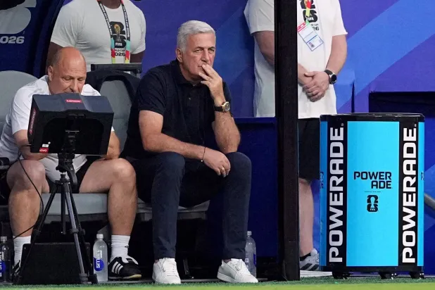 مدرب الجزائر: ميسي لاعب فذّ… ومنذ سنوات وهو يقدم إعجازاً كروياً