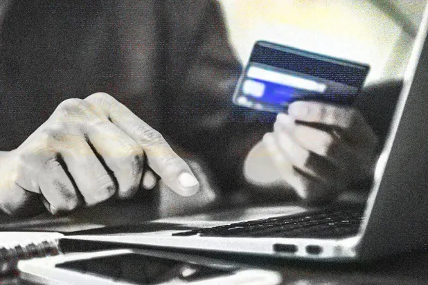 منصات تسوق إلكتروني وهمية تمنح مدمني التبضّع النشوة… دون ثمن