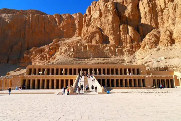 مصر تراهن على تنوع مقوماتها السياحية لاجتذاب الصرب