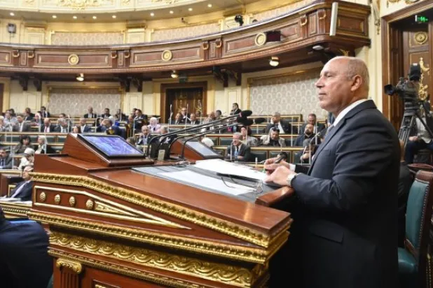 ديون مصر… وفاء بالالتزامات يحبطه الاقتراض المتجدد