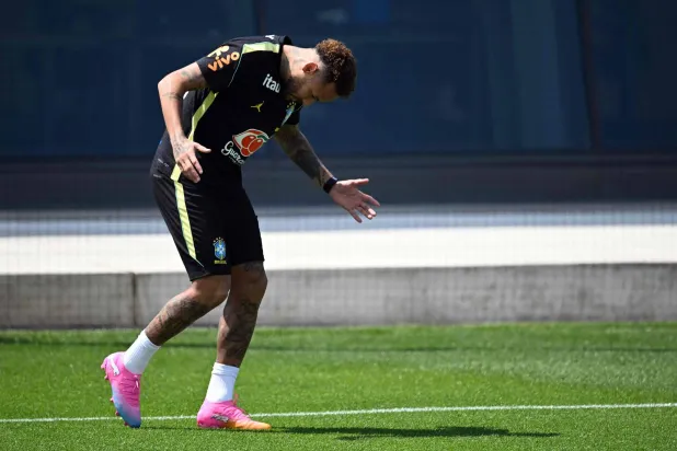 نيمار يقترب من العودة بانضمامه لتدريبات البرازيل