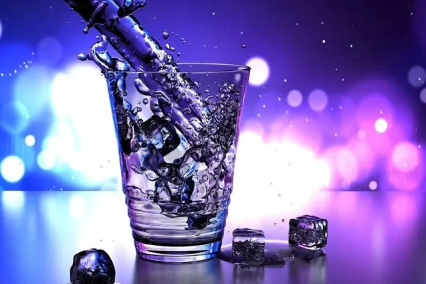 ما أضرار شرب الماء البارد؟