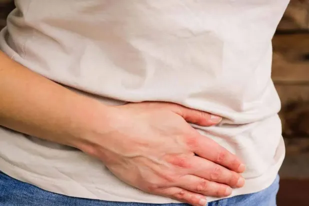 6 عادات شائعة قد تدمر صحة الأمعاء