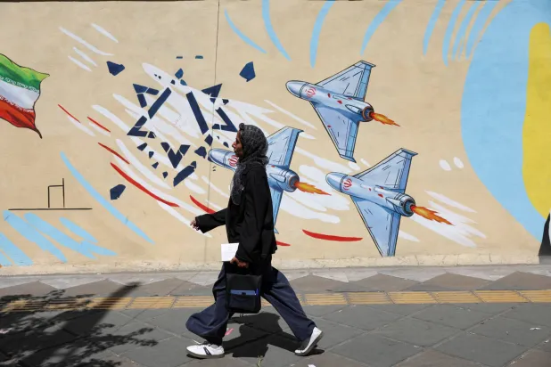 ما العقوبات المفروضة على إيران؟ وهل سيجري رفعها؟