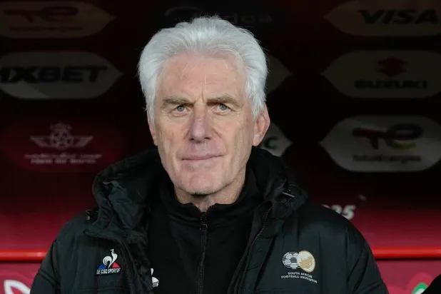 «مونديال 2026»: مدرب جنوب أفريقيا نجم غير متوقع