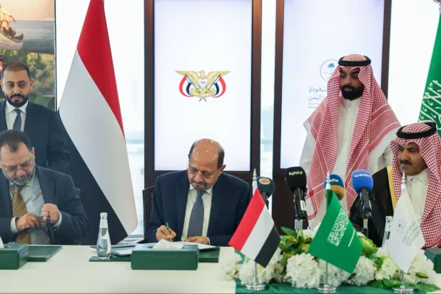 دعم سعودي مزدوج يعزز استقرار اليمن وينقذ المدنيين