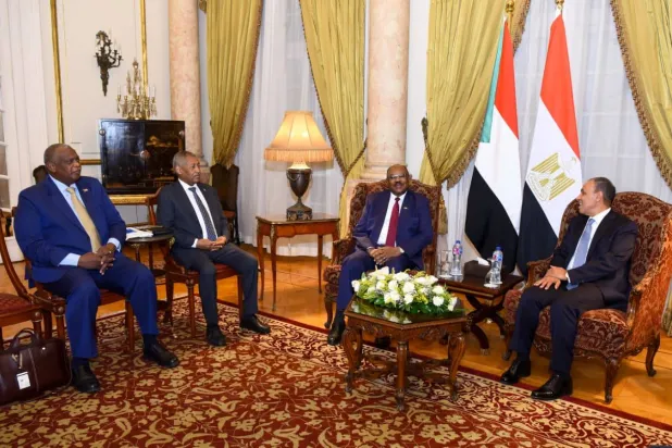 مستشار ترمب في القاهرة بحثاً عن حلول للأزمة السودانية