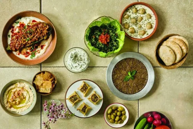 المطاعم اللبنانية في لندن بين الإغلاق والافتتاح… والبقاء للأقوى