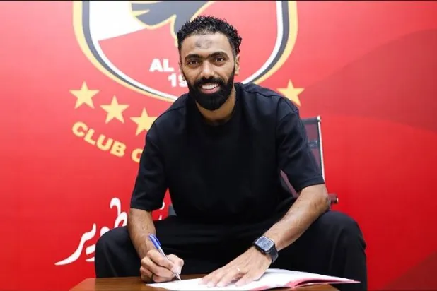 الأهلي المصري يعلن تجديد عقد لاعبه حسين الشحات