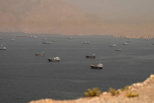 ناقلات الغاز القطرية تعبر «هرمز» رغم تباطؤ حركة الشحن بعد الاضطرابات الأمنية