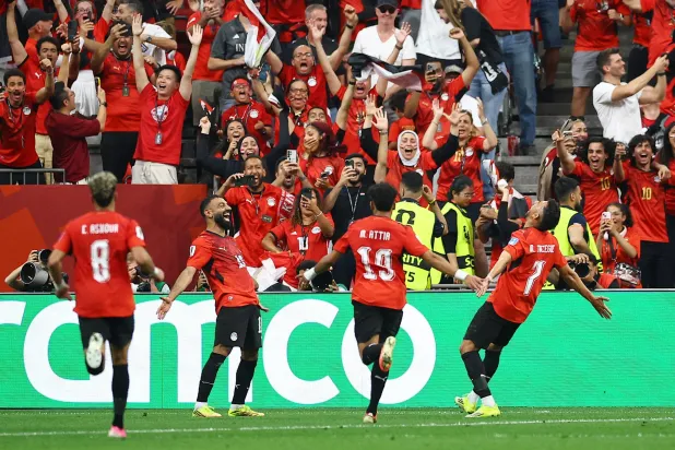«صلاح» يغيِّر تاريخ مصر… وتحول تكتيكي يقود «الفراعنة» إلى أول انتصار مونديالي