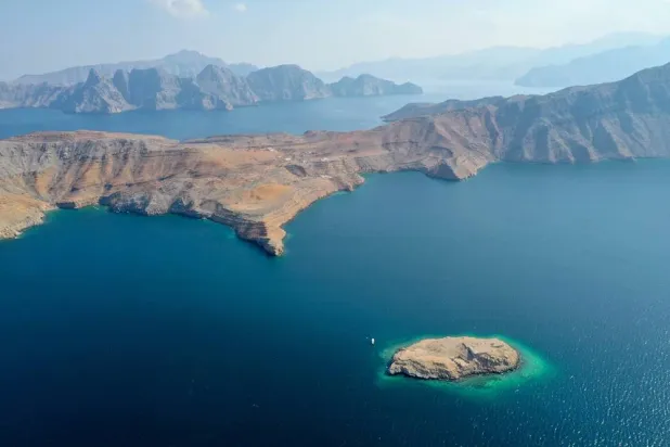 عُمان تتيح ممراً بحرياً مؤقتاً للسفن في «هرمز»