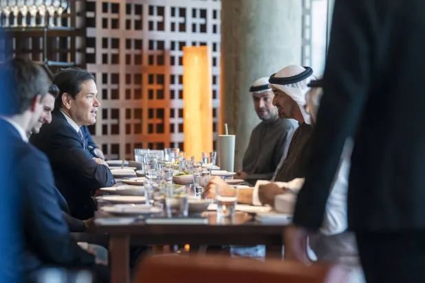 محمد بن زايد وروبيو يبحثان تطورات الشرق الأوسط