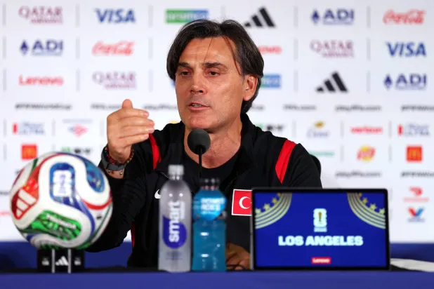 مدرب تركيا للصحافيين: احترموا لاعبي المنتخب