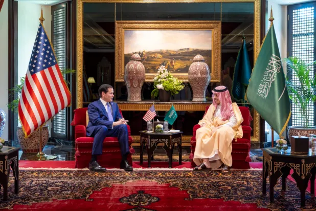 فيصل بن فرحان يبحث مع روبيو ونظيريه القطري والعُماني تطورات الاتفاق الأميركي – الإيراني