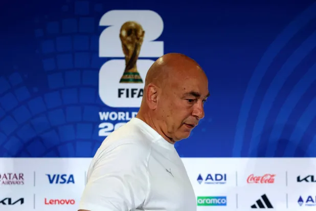 حسام حسن مدرب مصر: محمد صلاح يلعب «بحرية لكن بنظام»