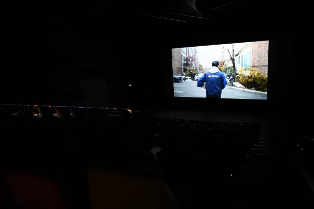 في السعودية… كأس العالم يزاحم الأفلام في دور السينما