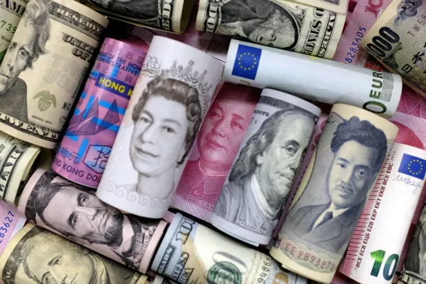 الين الياباني يهبط لأدنى مستوى أمام الدولار منذ 40 عاماً