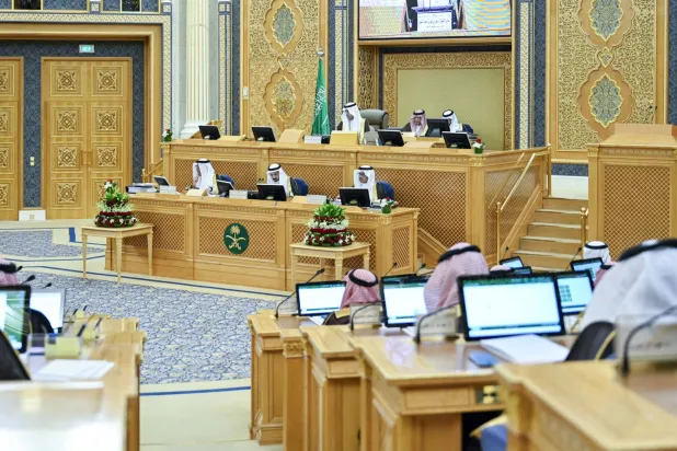 «الشورى» السعودي يطالب بقيود لاستخدام «منصات التواصل» لمن دون 16 عاماً