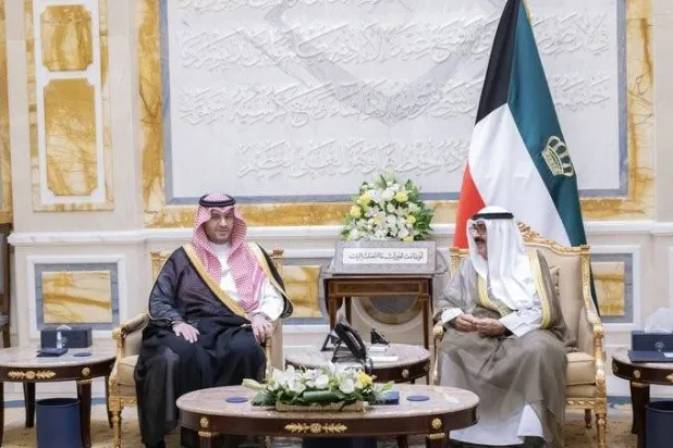 أمير الكويت يستقبل الأمير تركي بن محمد بن فهد ويبحثان العلاقات الأخوية