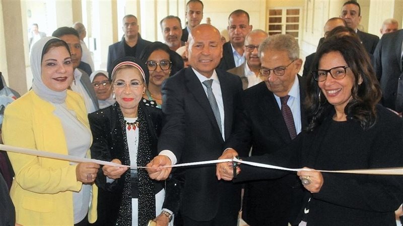 وزيرة الثقافة تفتتح معرض سهير عثمان “الهوية وأنا” بالأوبرا (صور)
