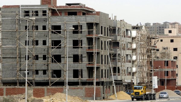 ميل في عقارين بكفر طهرمس.. وبرلماني: تحركات لتوفير سكن بديل مؤقت للأهالي