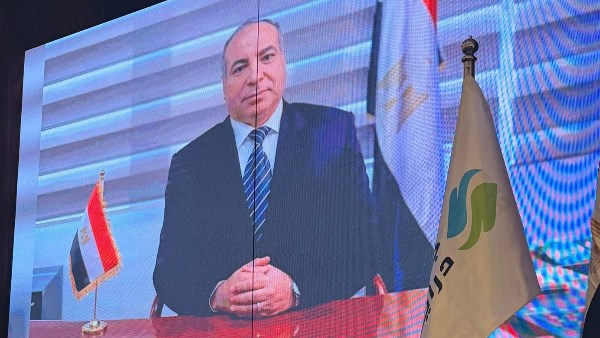 نبيل فكري: استمرار الألم بعد انتهاء الدورة الشهرية قد يكون جرس إنذار للإصابة ببطانة الرحم المهاجرة