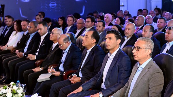 رئيس الوزراء يشهد إنتاج أول سيارة “نيسان ماجنيت” في أفريقيا داخل مصنع ” مصر”
