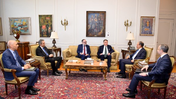 وزير الخارجية يبحث الأوضاع الإنسانية للاجئين الفلسطينيين مع الأونروا