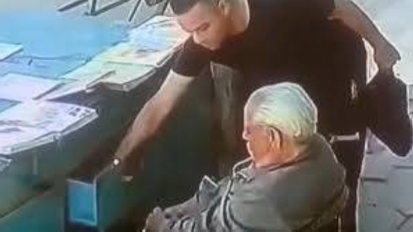 بائع الجرائد ضحية السرقة بحلوان : حب الناس عوضني عن كل خسارة