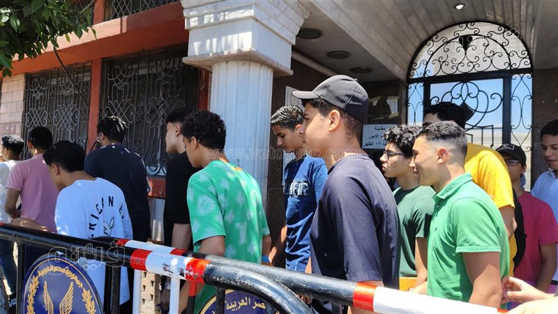 “فيه تركات والوقت ماكفاش”، طلاب الثانوية العامة ببورسعيد: امتحان العربي أصعب من المتوقع (فيديو)