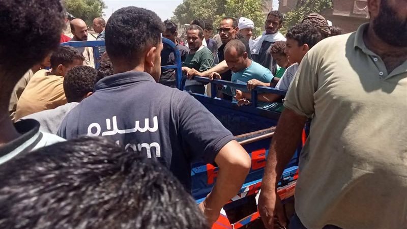 لقطات مؤثرة من موقع انتشال ضحايا “تروسيكل الأطفال” الغارق بأبوتيج في أسيوط (فيديو)