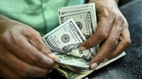 الدولار بأعلى سعر للشراء في مصرف أبو ظبي الإسلامي