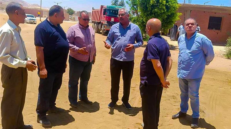 نائب محافظ سوهاج يتفقد جاهزية الخلاطة الأسفلتية بالجبل الغربي استعدادا لخطة الرصف
