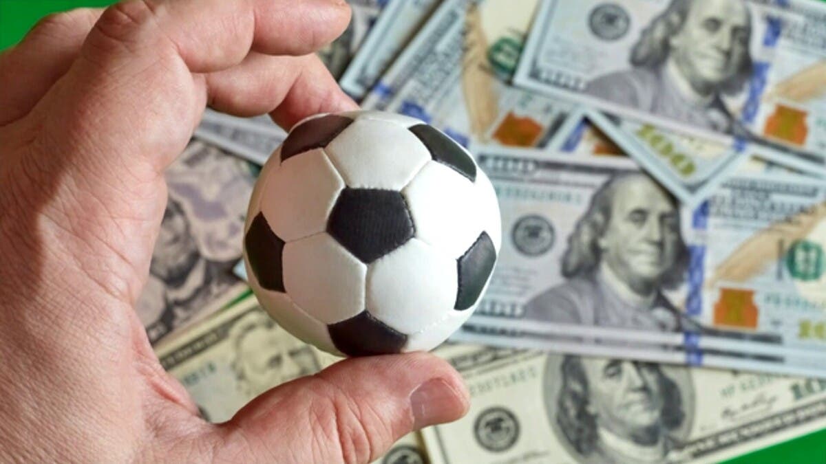 رهانات التوقعات ببطل كأس العالم تقترب من ملياري دولار