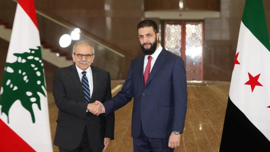 الشرع ينفي نية سوريا التدخل عسكريا في لبنان ويؤكد أولوية الحلول السياسية والاقتصادية